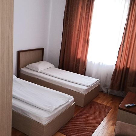 Hotel Posada Ramnicu Valcea Bagian luar foto