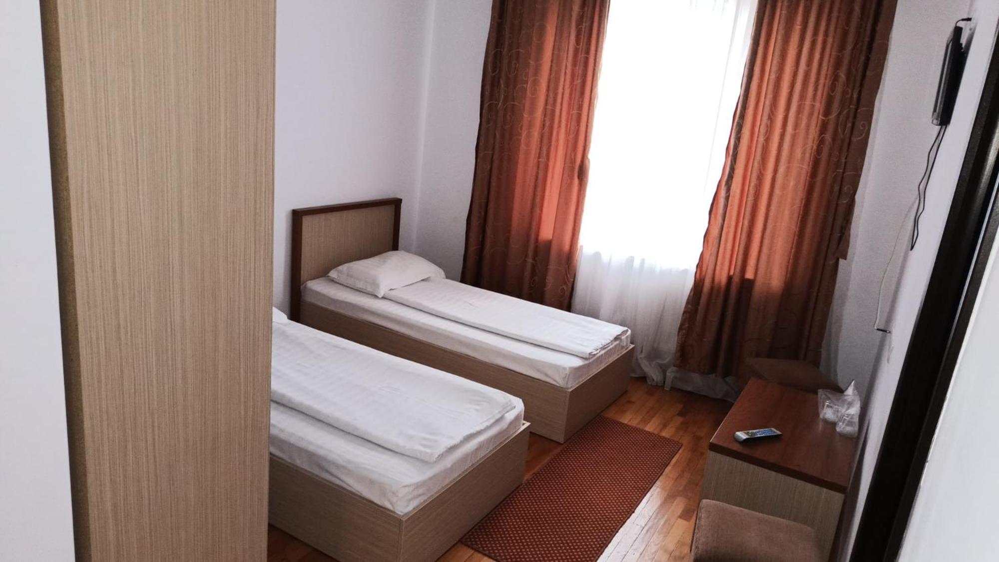 Hotel Posada Ramnicu Valcea Bagian luar foto