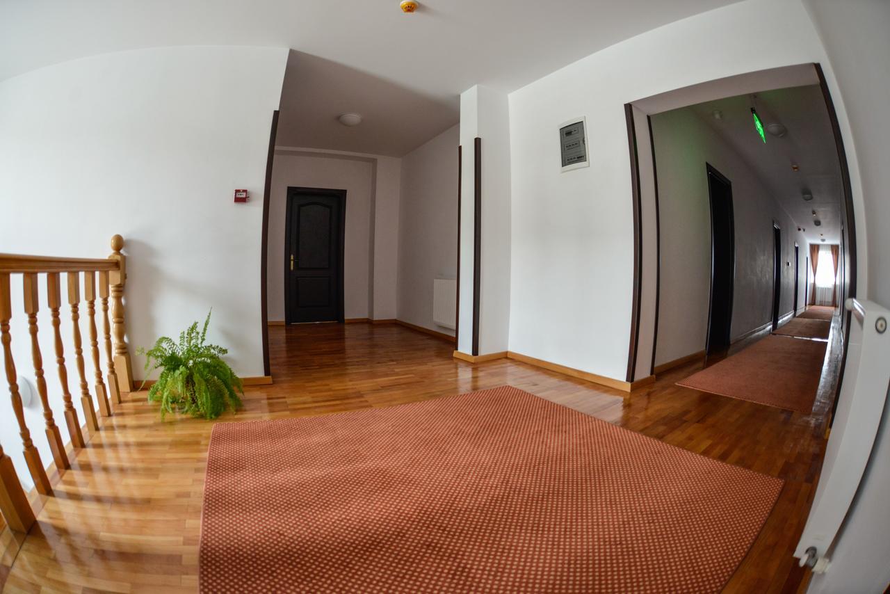 Hotel Posada Ramnicu Valcea Bagian luar foto