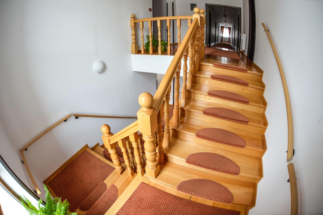 Hotel Posada Ramnicu Valcea Bagian luar foto