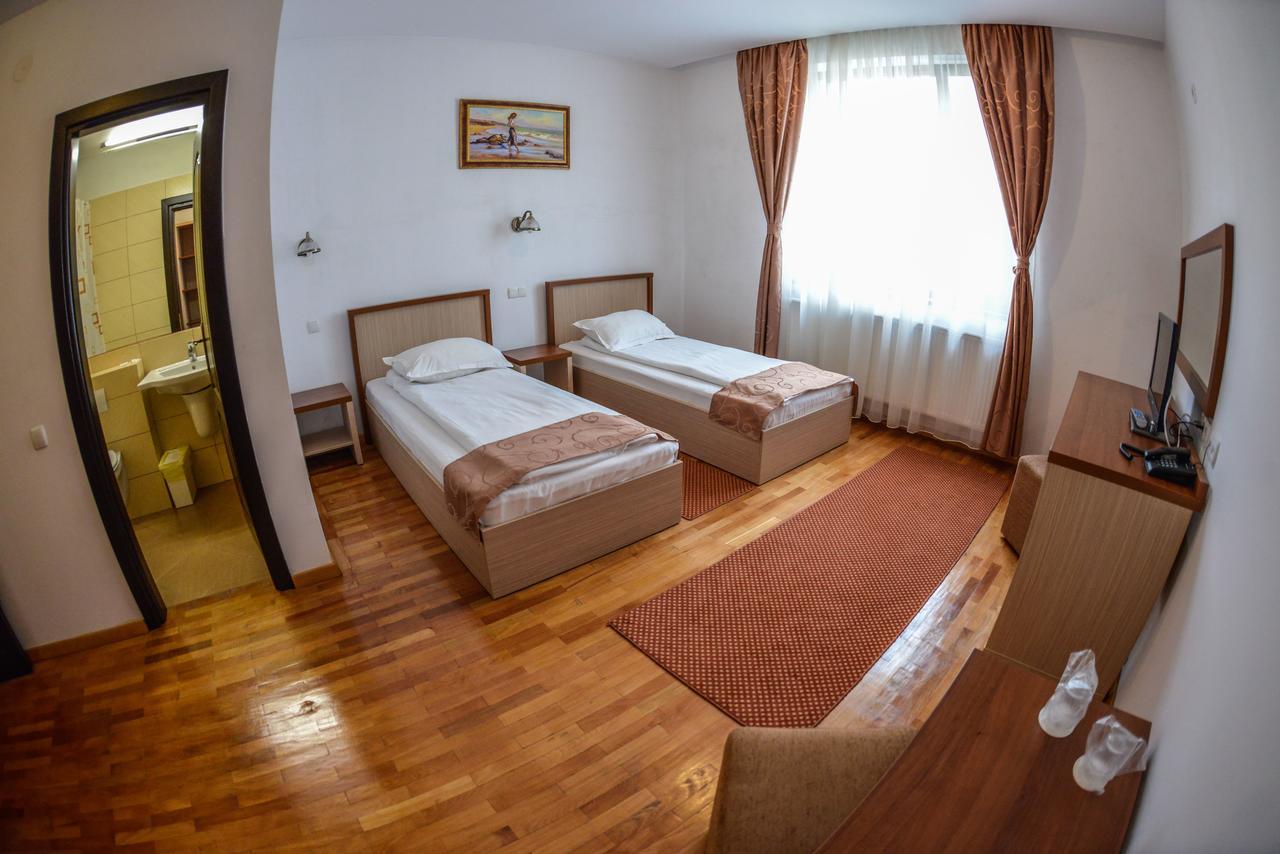 Hotel Posada Ramnicu Valcea Bagian luar foto