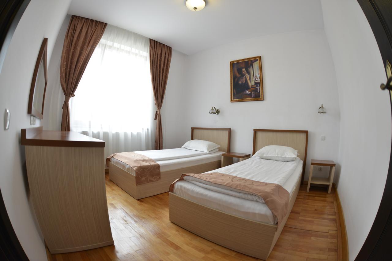 Hotel Posada Ramnicu Valcea Bagian luar foto